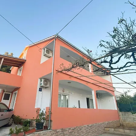 Valjan Apartment *