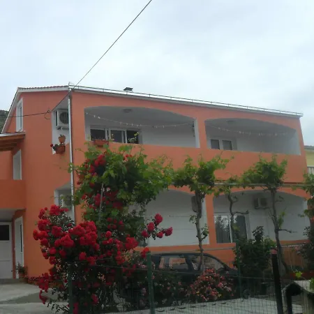 Apartment Valjan *