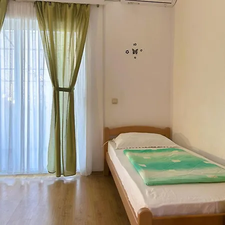 Apartment Valjan *